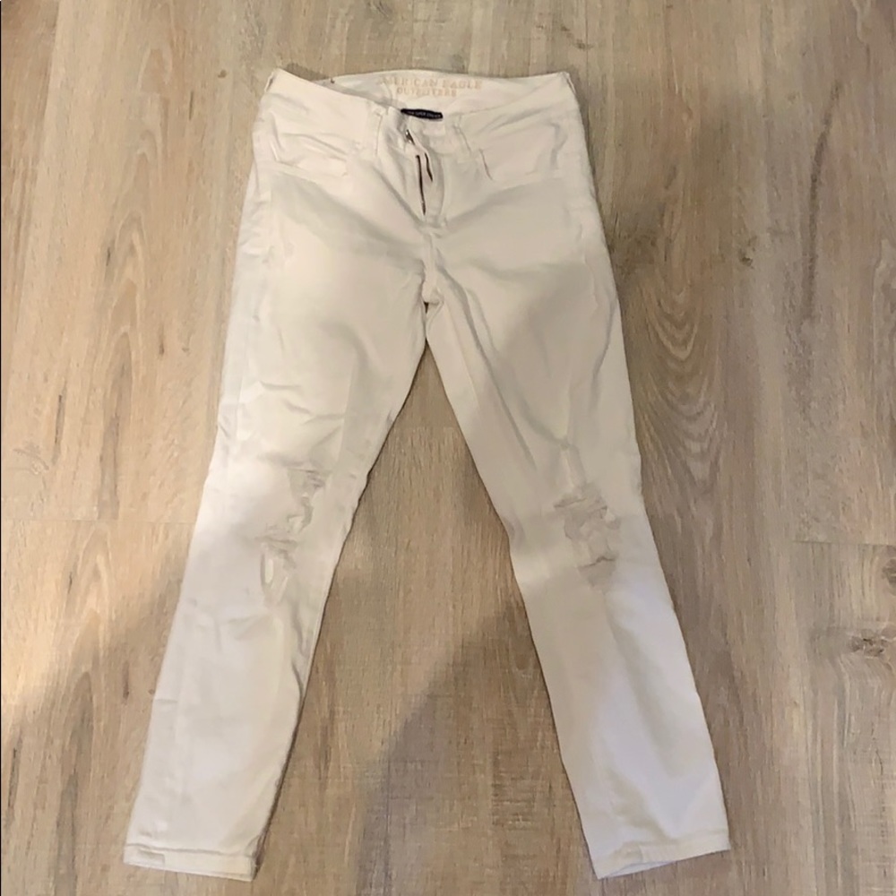 Cute American Eagle Ripped-Style White Jean Size 2